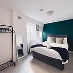 Chic, Central London Flat, Modern 3 Bed, Sleeps 7