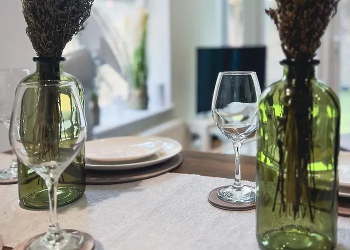 Chic, Central London Flat, Modern 3 Bed, Sleeps 7